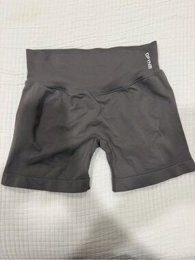 Dfyne Impact Shorts in truffle
